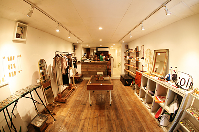 Acru 1F店内写真